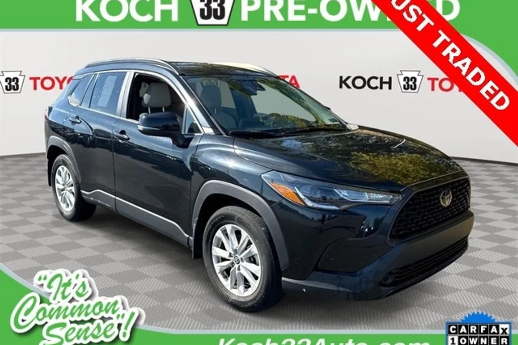 2022 Toyota Corolla Cross LE photo 1