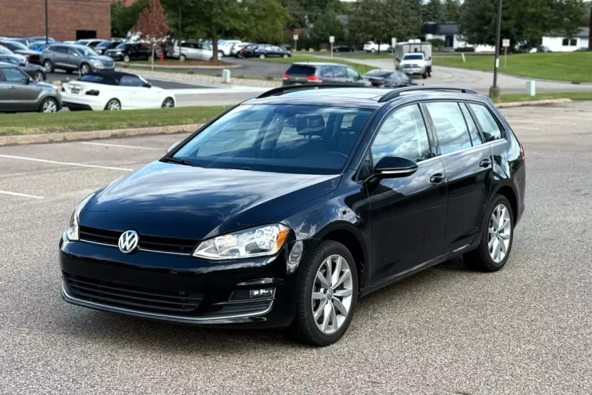 2017 Volkswagen Golf SportWagen TSI SE photo 1