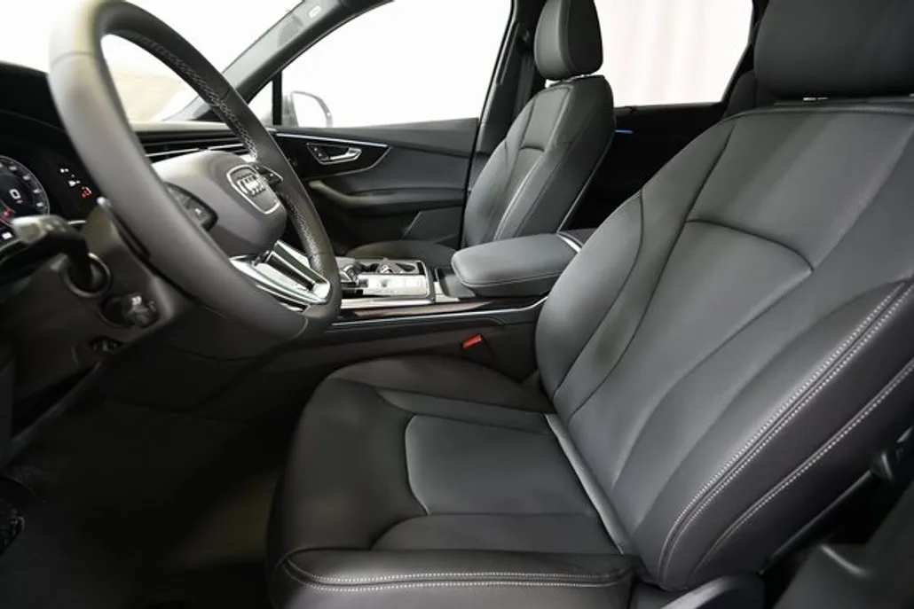 2025 Audi Q7 55 Premium Plus photo 1