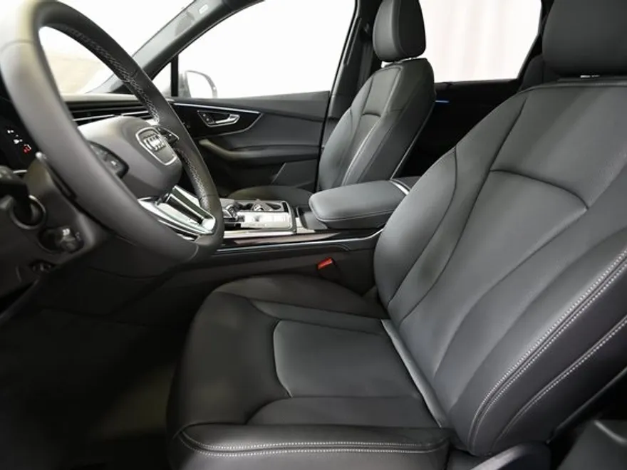 2025 Audi Q7 55 Premium Plus photo 1