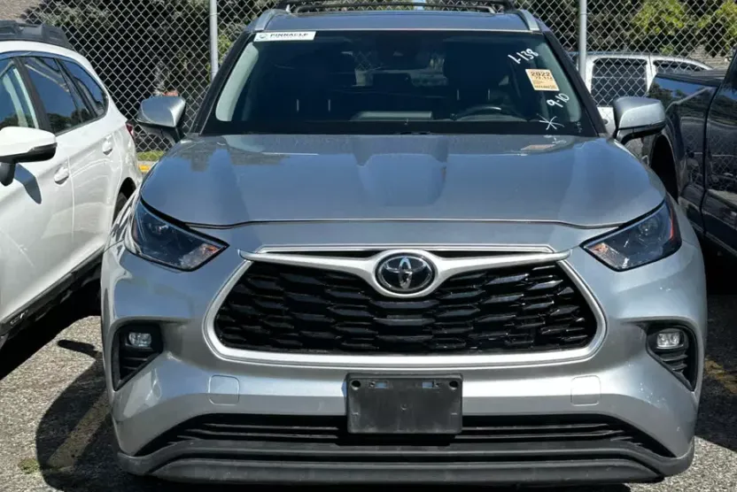 2022 Toyota Highlander XLE photo 1