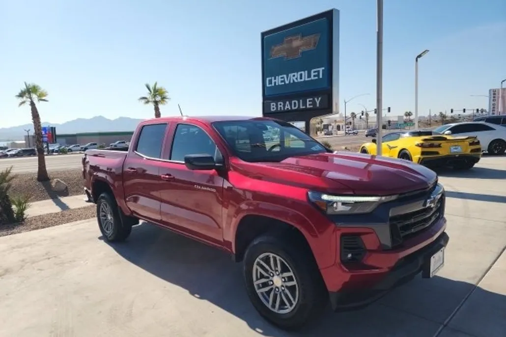 2025 Chevrolet Colorado Work Truck LT photo 1