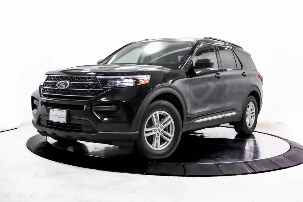 2023 Ford Explorer XLT photo 1