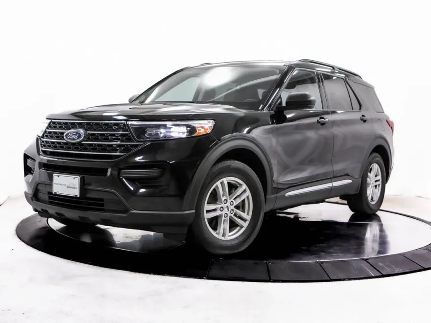 2023 Ford Explorer XLT photo 1