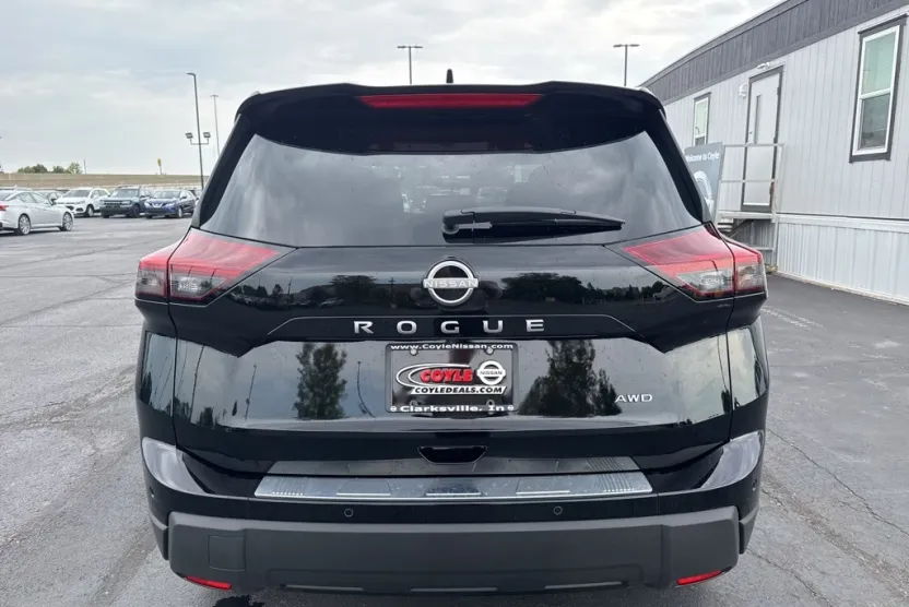 2026 Nissan Rogue SV photo 1