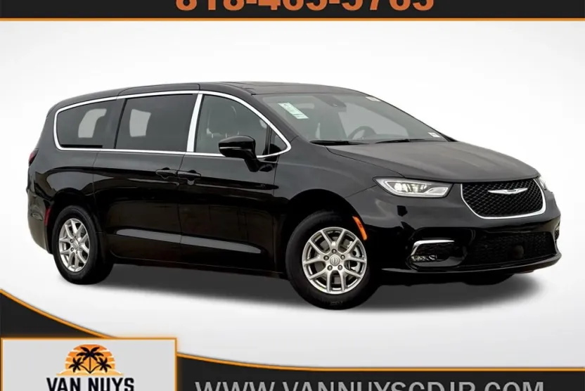2026 Chrysler Pacifica photo 1