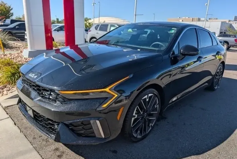 2025 Kia K5 GT photo 1