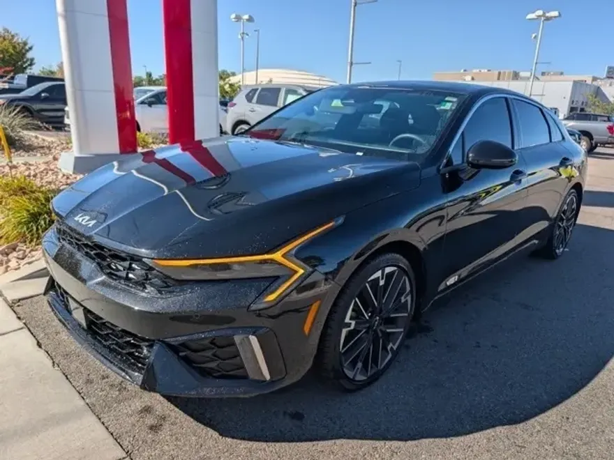 2025 Kia K5 GT photo 1