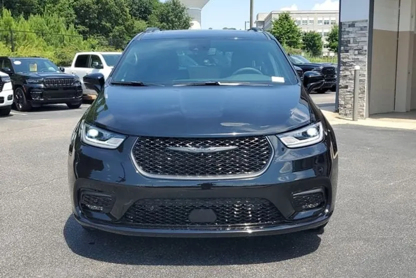 2025 Chrysler Pacifica photo 1