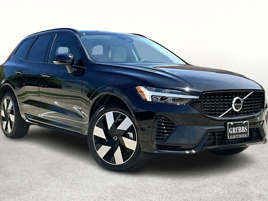 2025 Volvo XC60 Hybrid photo 2