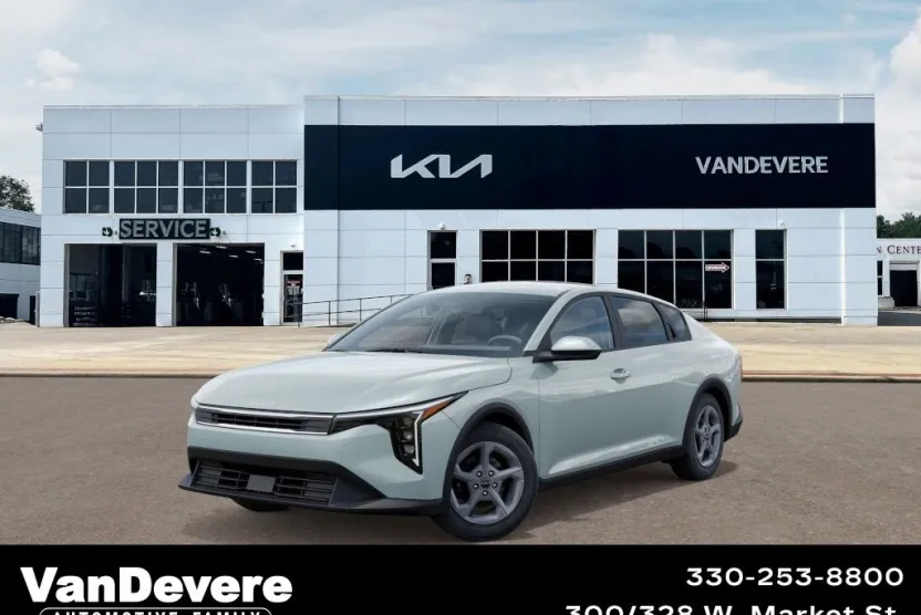 2025 Kia K4 LXS photo 1