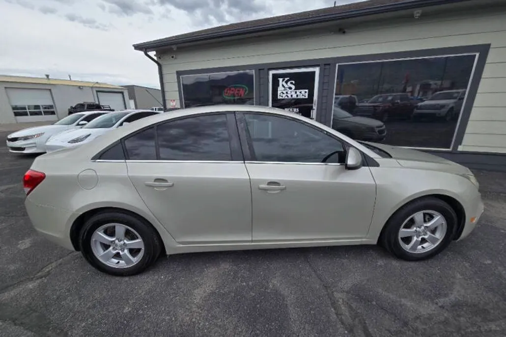 2016 Chevrolet Cruze photo 1