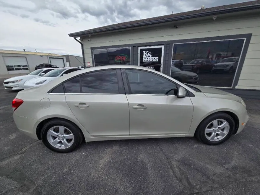 2016 Chevrolet Cruze photo 1