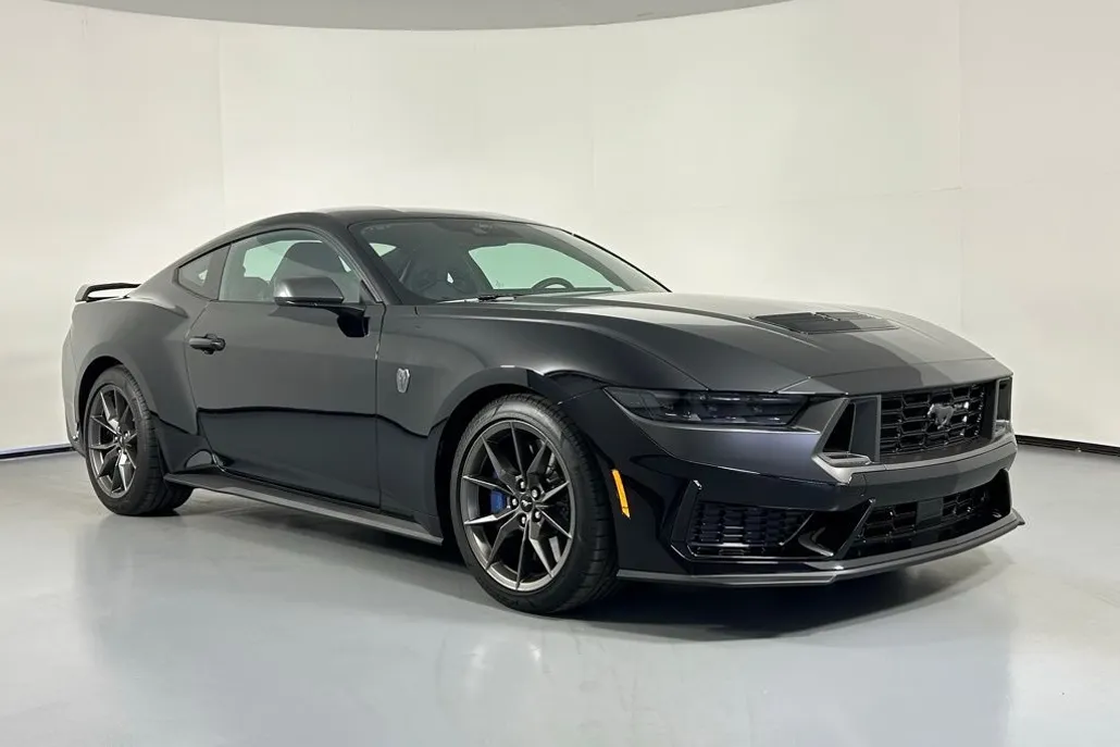 2025 Ford Mustang Dark Horse photo 1