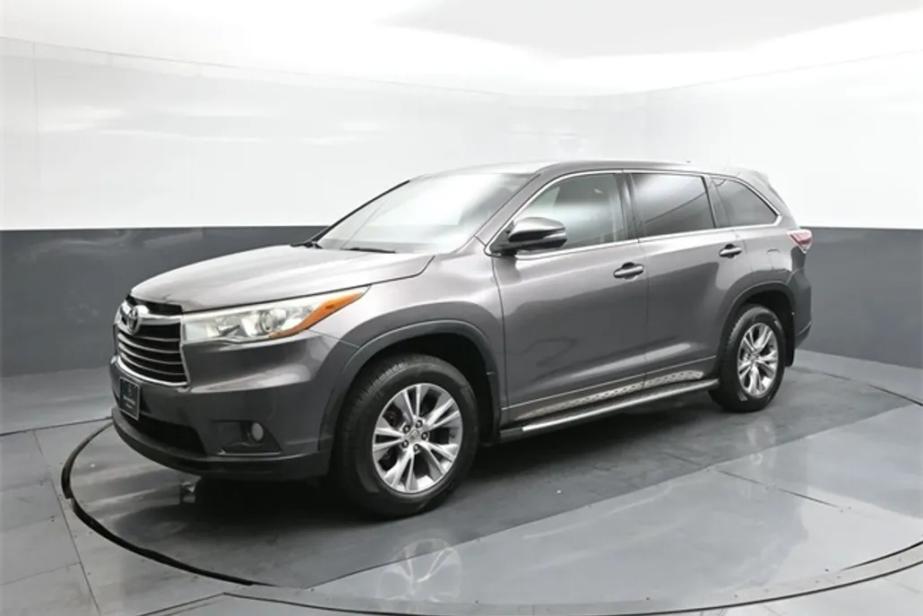 2015 Toyota Highlander LE photo 1