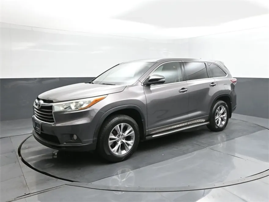 2015 Toyota Highlander LE photo 1