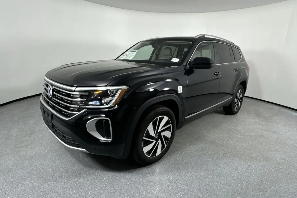 2025 Volkswagen Atlas SEL photo 1