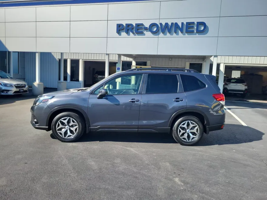2022 Subaru Forester Premium photo 1