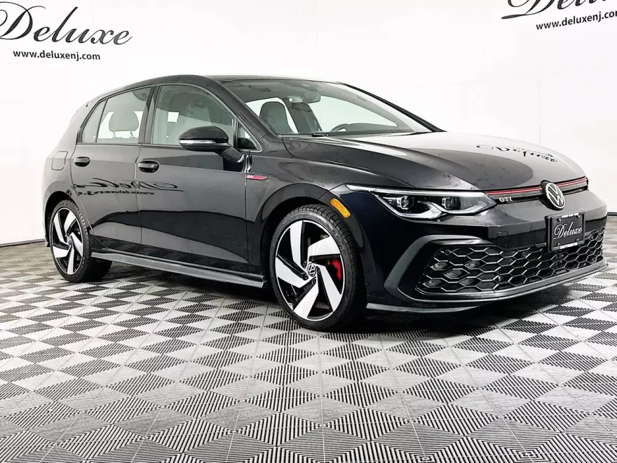 2023 Volkswagen Golf GTI TSI photo 1