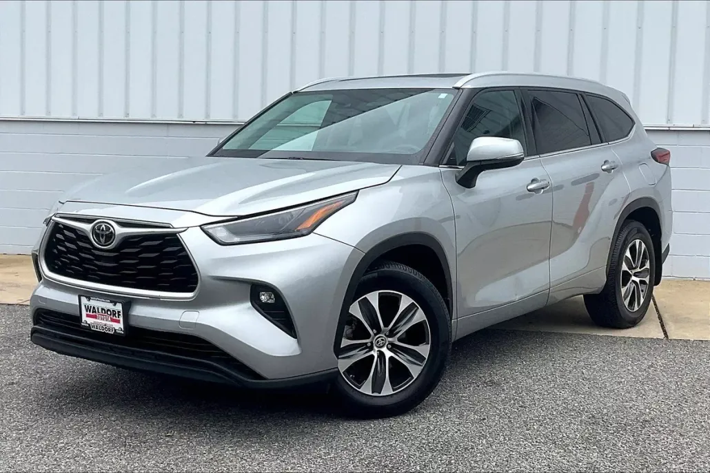 2022 Toyota Highlander XLE photo 1