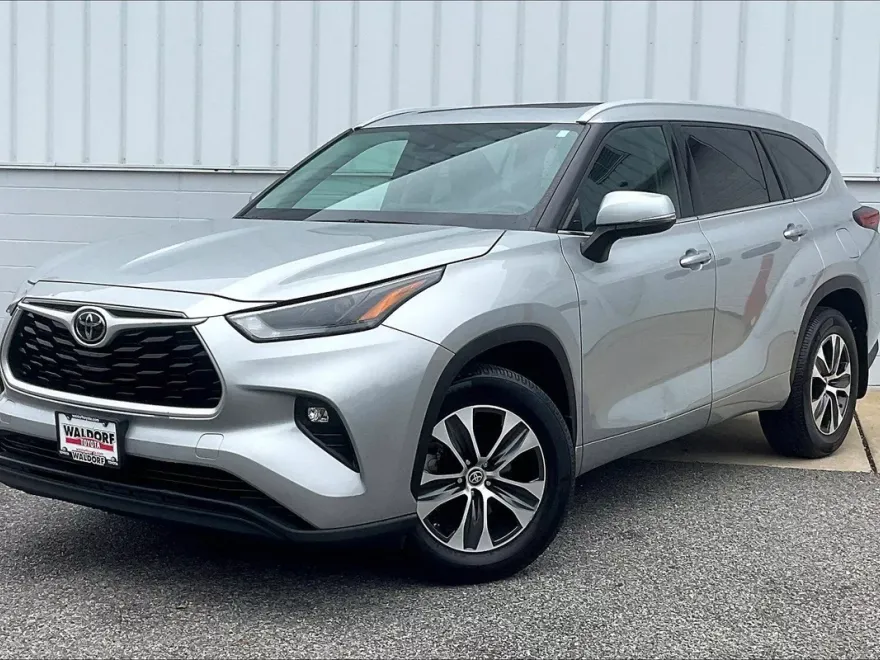 2022 Toyota Highlander XLE photo 1
