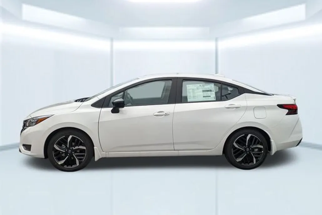 2025 Nissan Versa SR photo 1