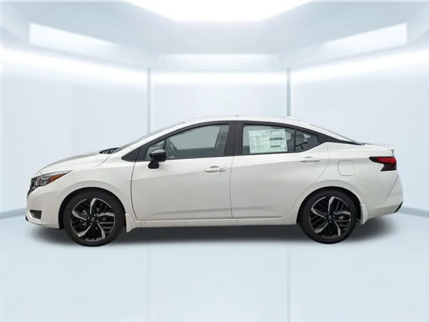 2025 Nissan Versa SR photo 1
