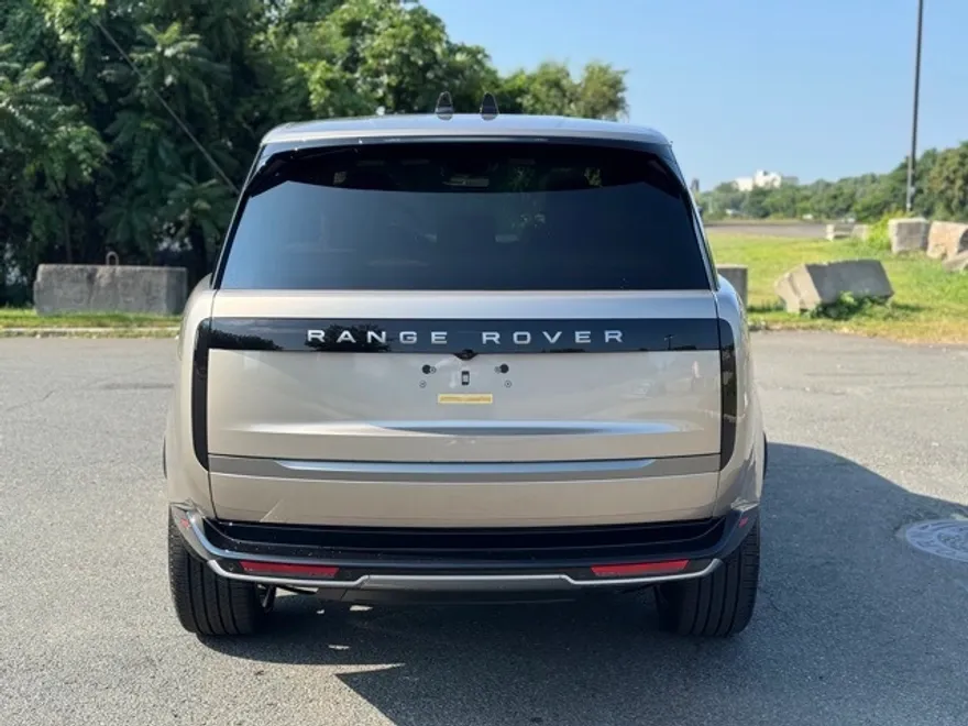 2025 Land Rover Range Rover SE photo 1