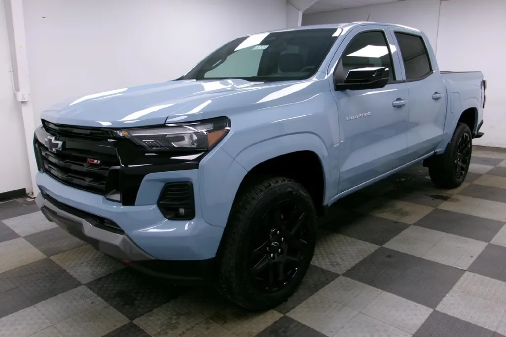 2025 Chevrolet Colorado Z71 photo 1