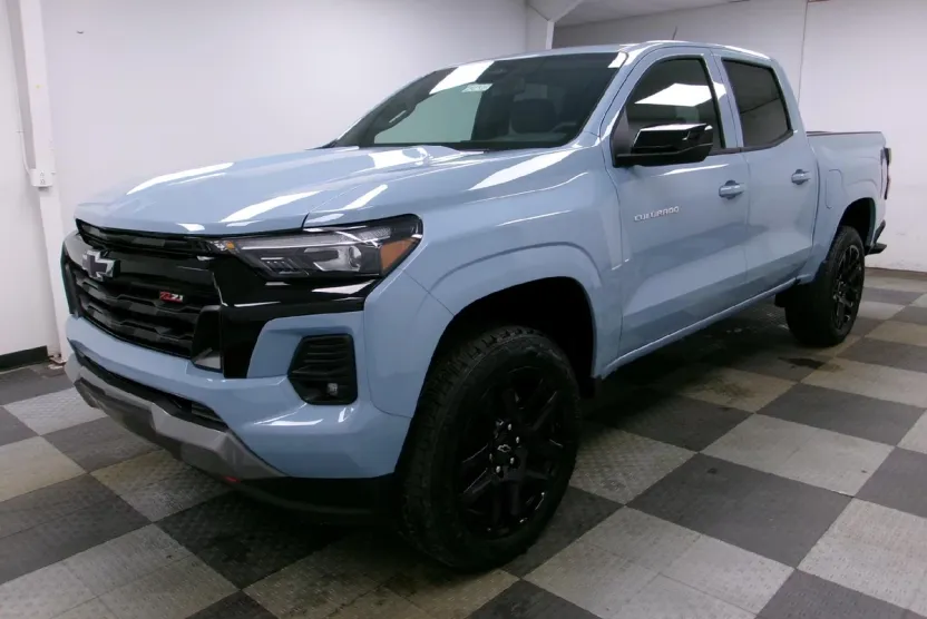 2025 Chevrolet Colorado Z71 photo 1