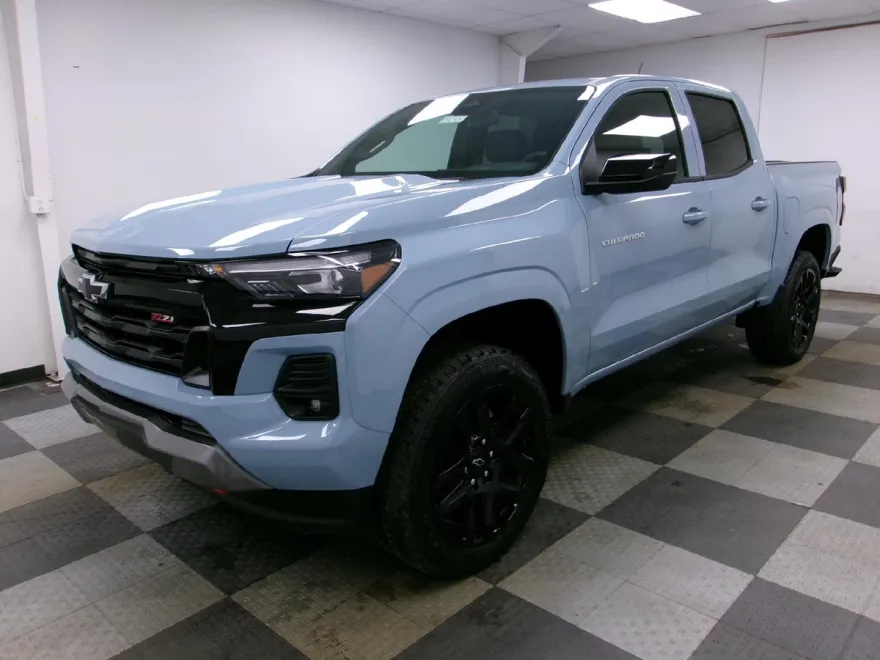 2025 Chevrolet Colorado Z71 photo 1