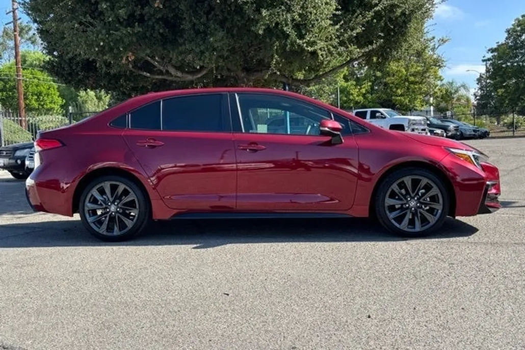 2024 Toyota Corolla SE photo 1