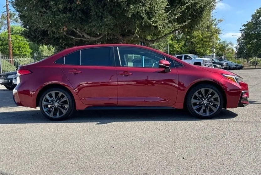 2024 Toyota Corolla SE photo 1