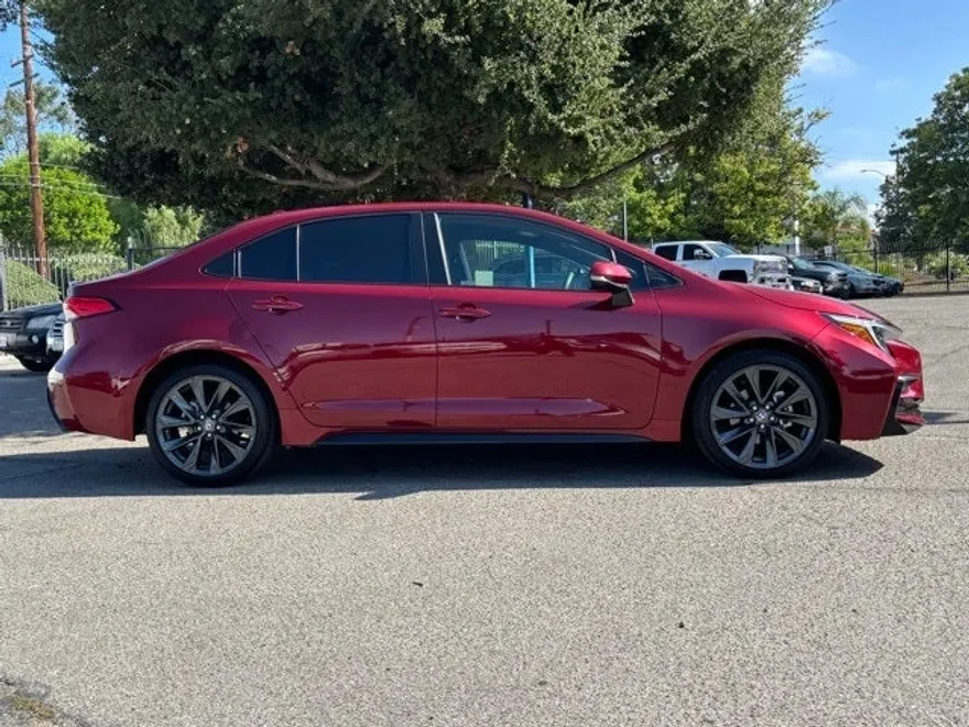 2024 Toyota Corolla SE photo 1