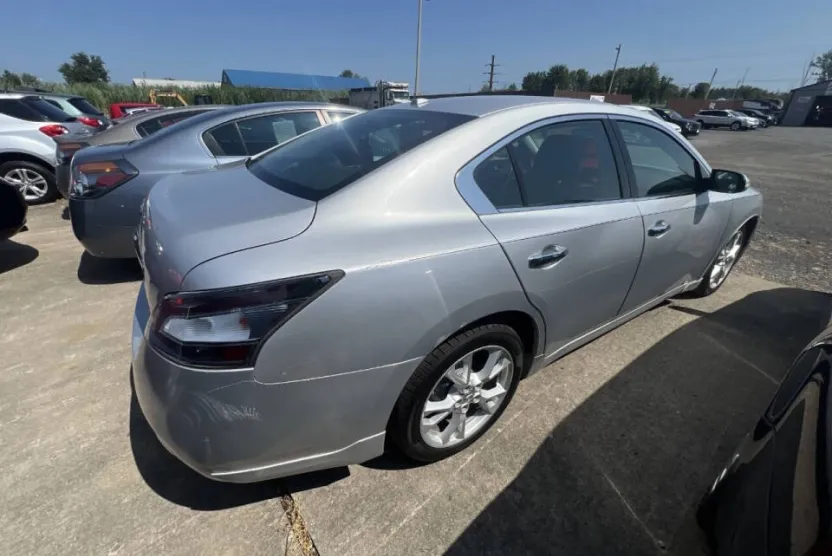 2012 Nissan Maxima SV photo 1