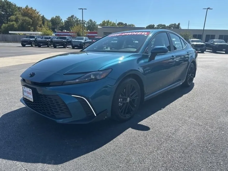 2025 Toyota Camry LE photo 1