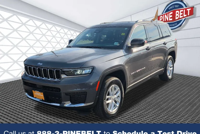 2023 Jeep Grand Cherokee Laredo photo 1