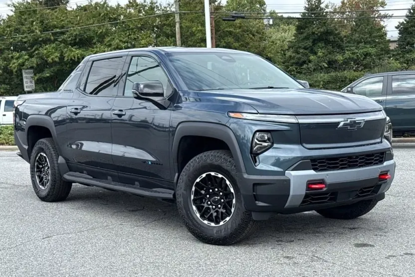 2026 Chevrolet Silverado photo 1