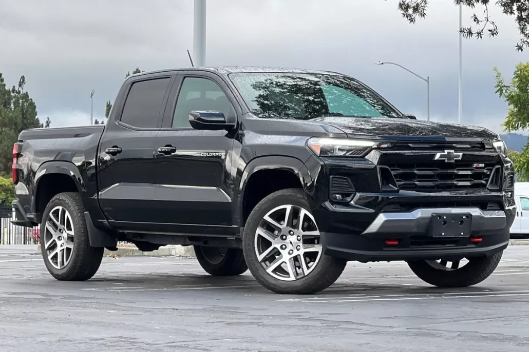 2023 Chevrolet Colorado Base photo 1