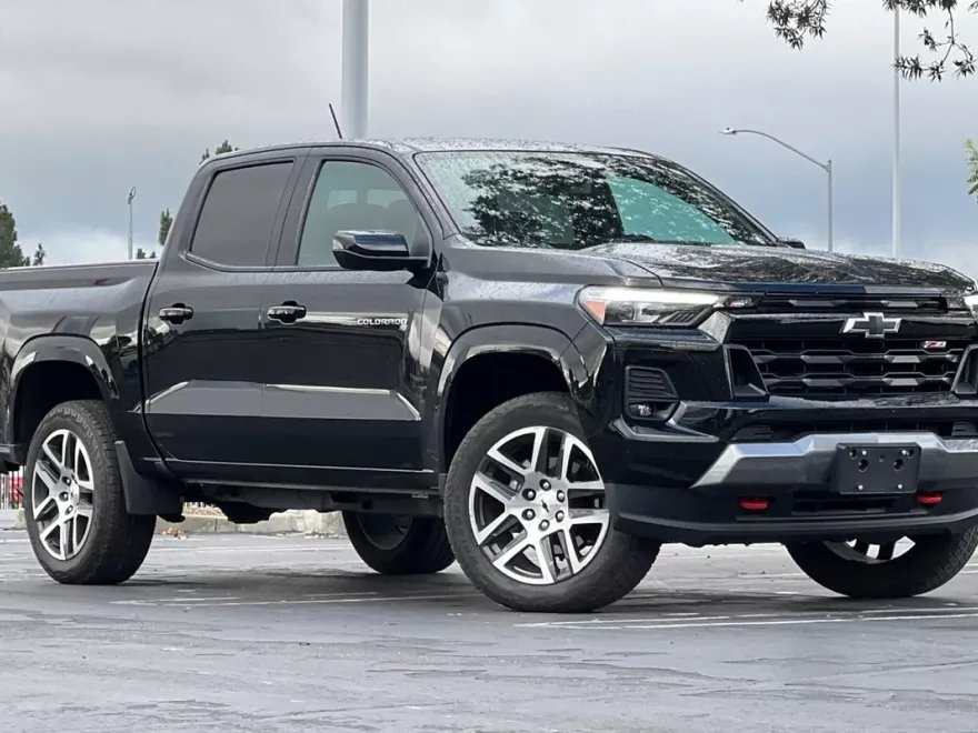 2023 Chevrolet Colorado Base photo 1
