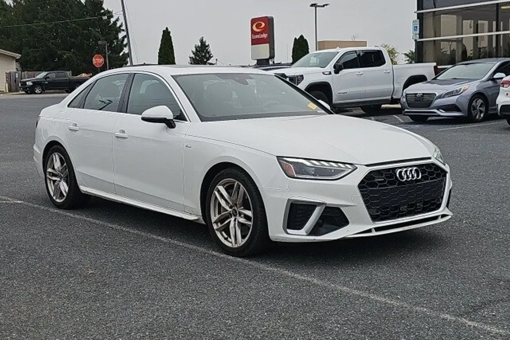 2022 Audi A4 45 S line Premium Plus photo 1
