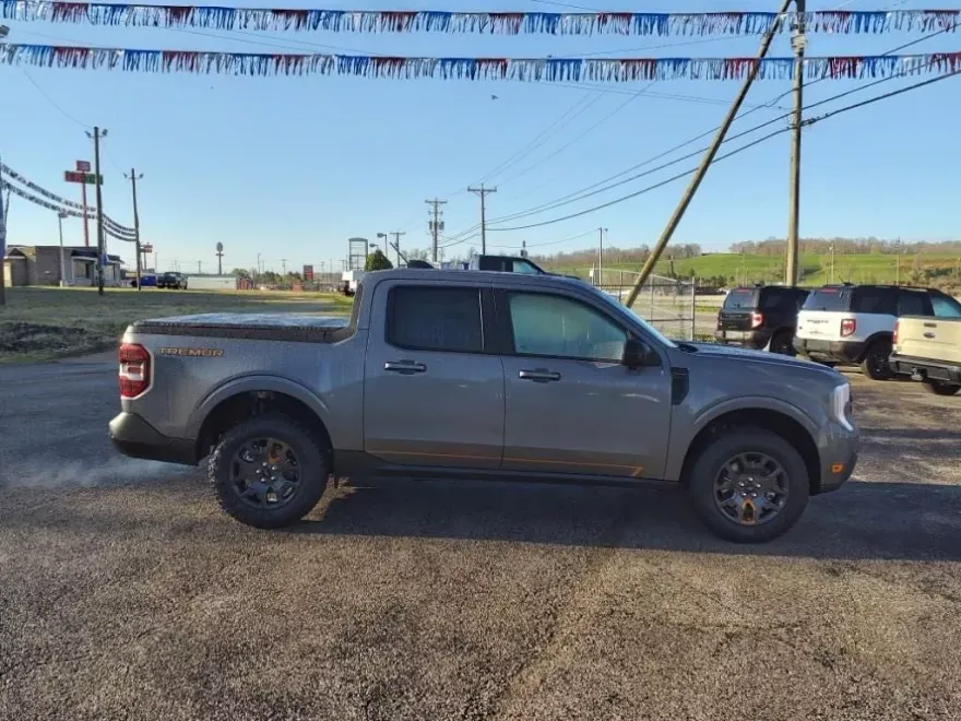 2025 Ford Maverick Tremor photo 2