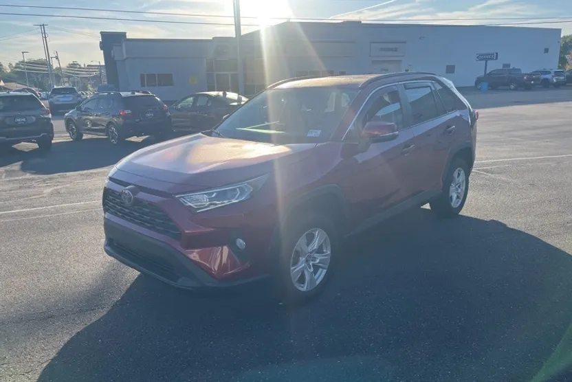 2020 Toyota RAV4 Hybrid XLE photo 1