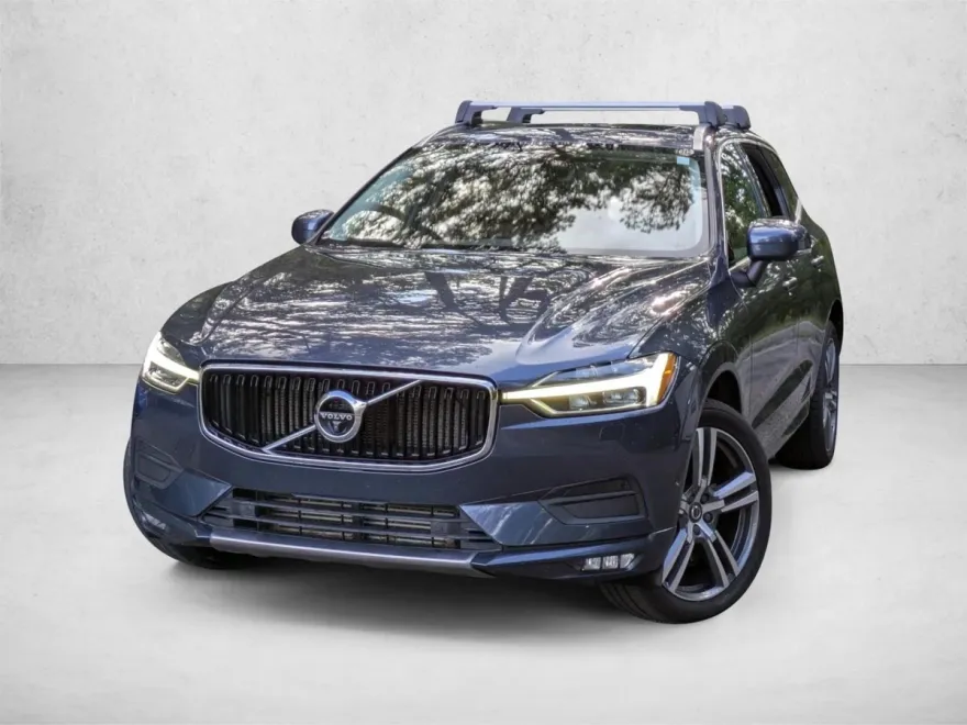 2019 Volvo XC60 Momentum photo 1