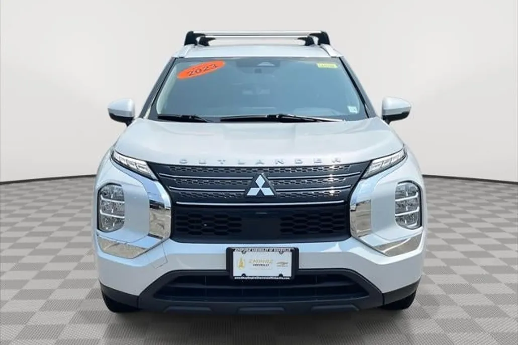 2023 Mitsubishi Outlander ES 2.5 photo 1