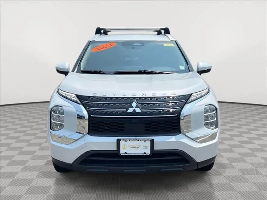 2023 Mitsubishi Outlander ES 2.5 photo 1