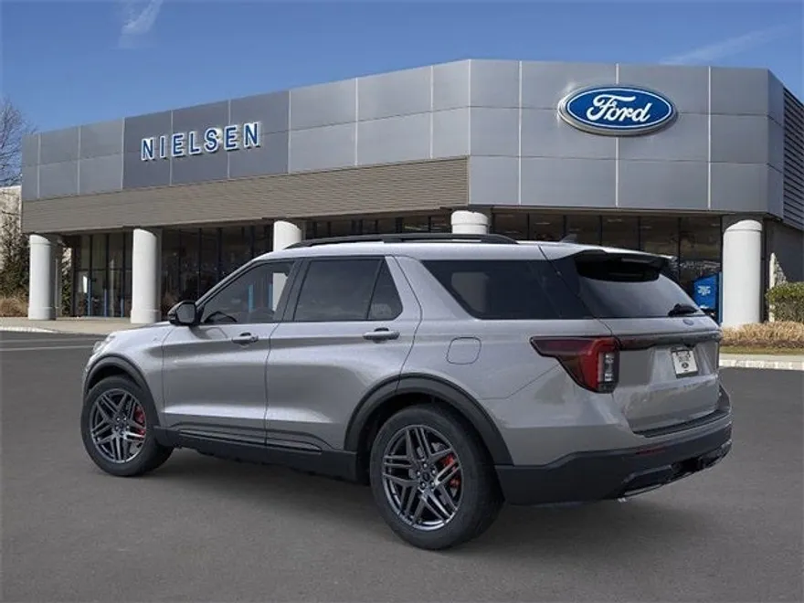 2025 Ford Explorer ST-Line photo 1