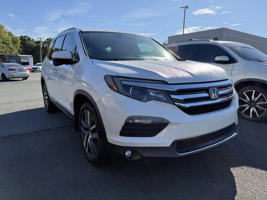 2018 Honda Pilot Touring photo 1