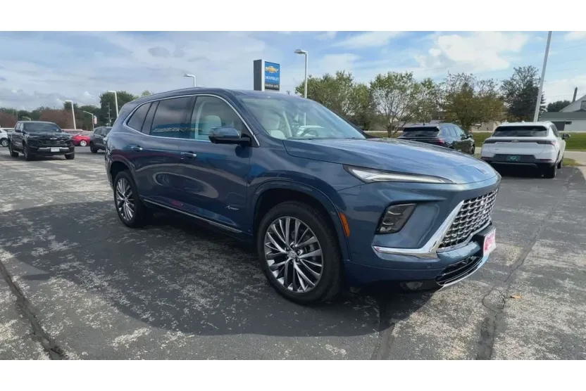 2025 Buick Enclave Avenir photo 1