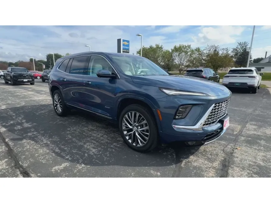 2025 Buick Enclave Avenir photo 1